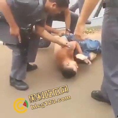 黑人小哥狂拽酷炫!挥棍挡子弹,电视剧看多了玩命呢?-3