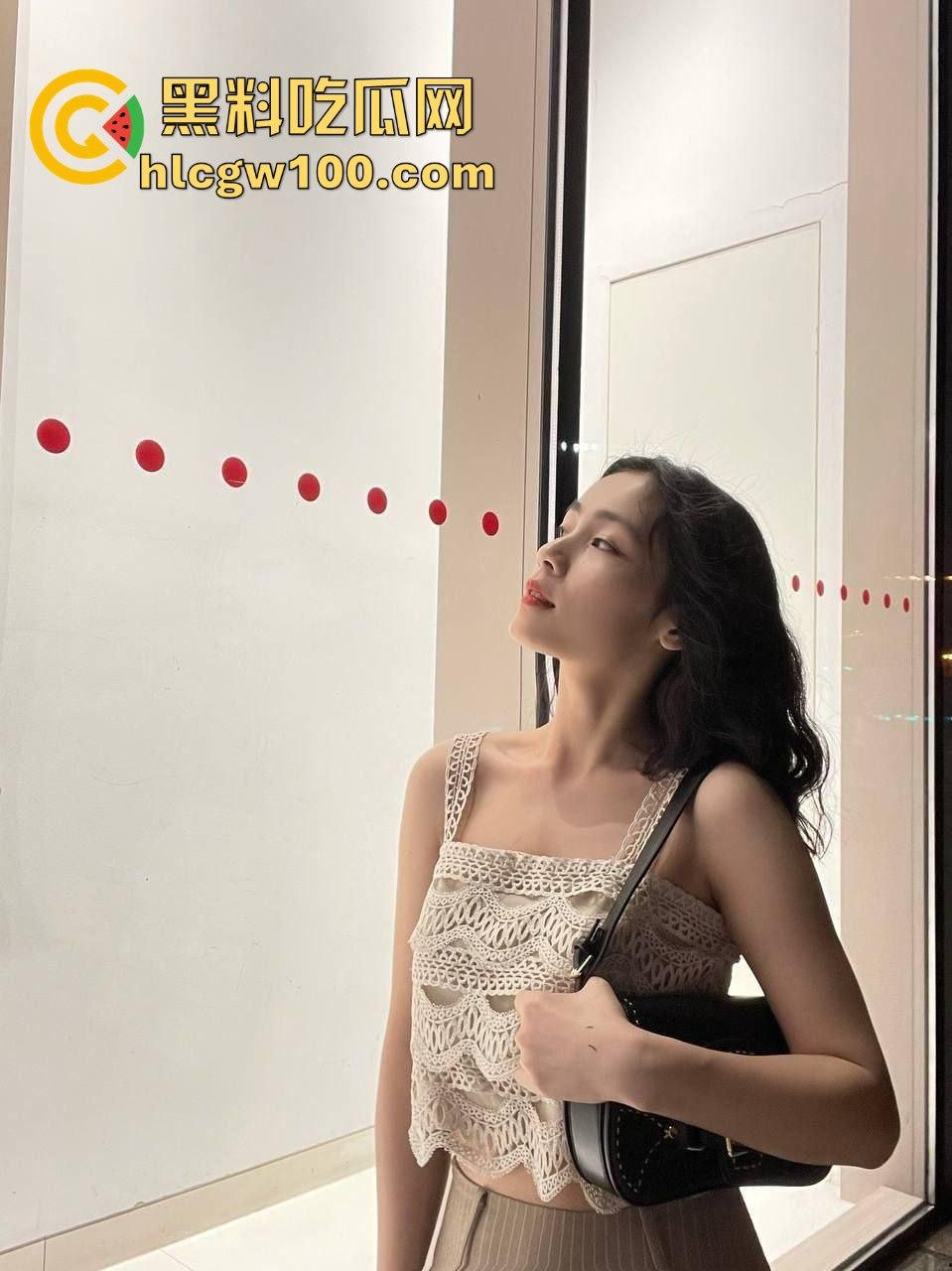 佛山猫系小姐姐【孙怡婷】被爆，瓜友送猫追到手，谈恋爱装恩爱，背后却偷偷投稿绿帽癖事，这骚操作属实玩到离谱！-4