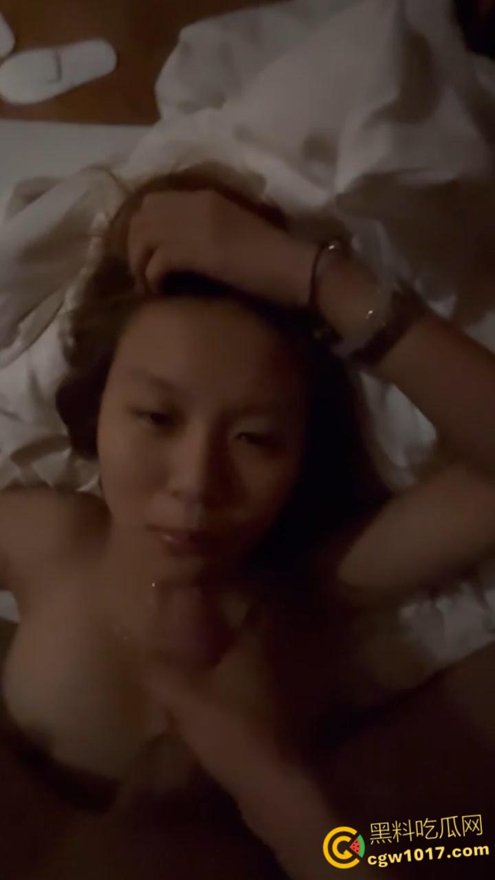 香港大学生【郑怡宣】露脸口交深喉舔屌，男友无套猛干高潮颜射，肉棒狂插G点！-7