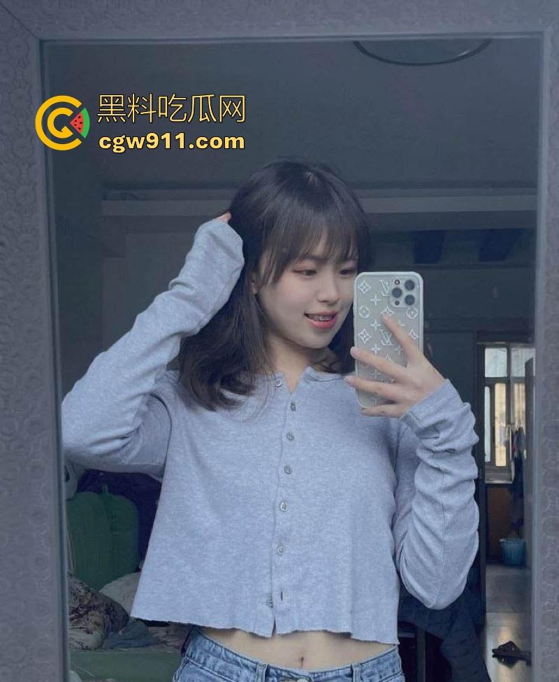 贵阳婚礼清纯伴娘聊骚一个月被约炮拿下，微胖身材曲线诱人，口交舔穴内射喷水骚态尽显！-4