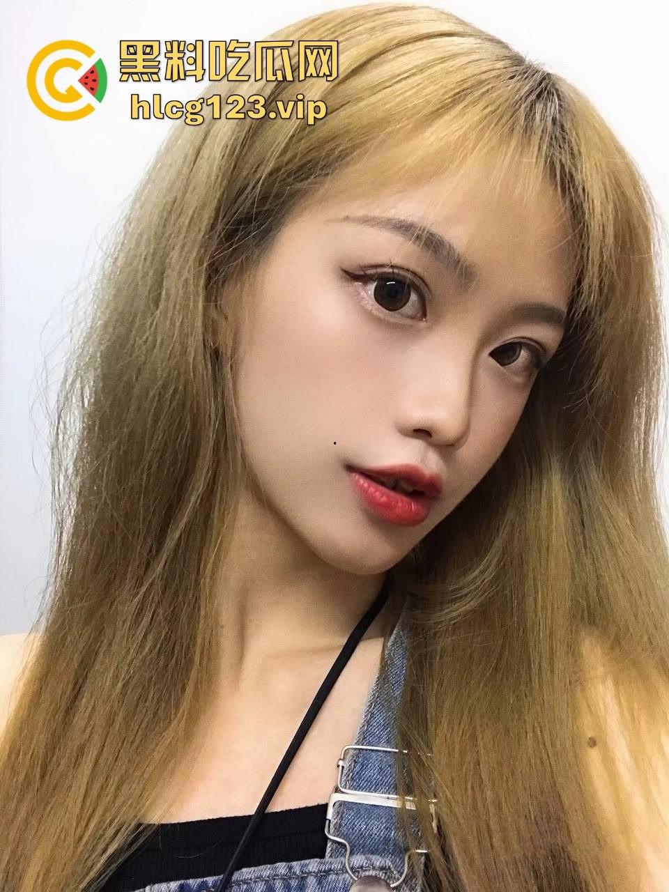 高颜值小姐姐酒店调教大曝光！情趣黑丝制服下的母狗爬行，开门就被逼日到飞起！-5