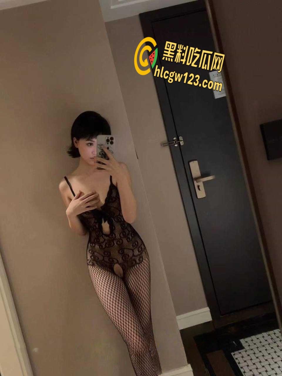 推特约炮轩轩，约炮多个颜值母狗抖音网红，还带粉丝一起玩，给粉丝微信视频直播！-4