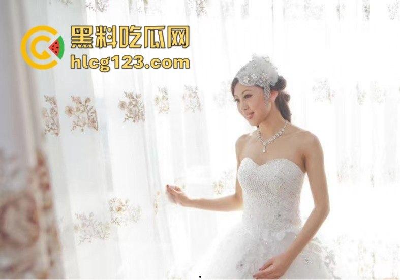 老婆当炮友母狗玩得飞起,自己辛苦赚钱养着个母狗给别人爽!家里床成了野男人肏逼圣地!-2