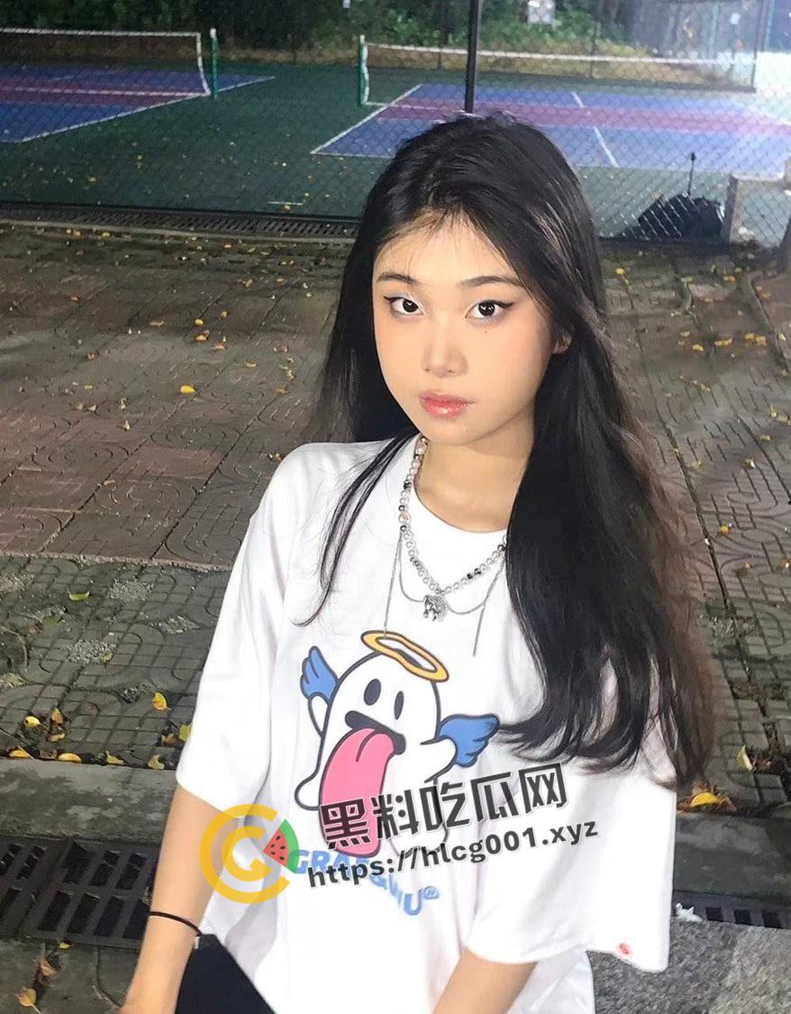 浙江宁波名媛的真实面孔 星巴克手里拿 大屌硬往逼立塞 被操到声嘶力竭还不停下 果然公车就是不心疼-9