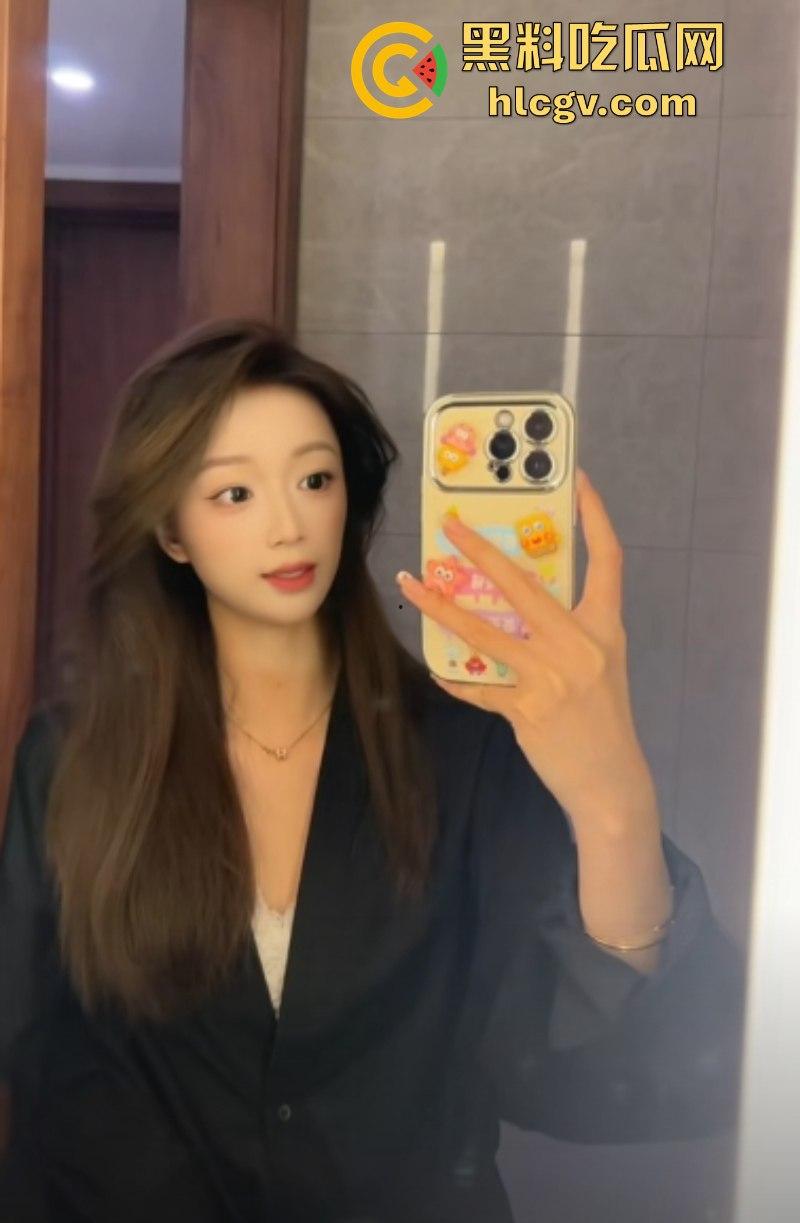 有钱真好！抖音网红博主【蜜桃】为金主定制洗澡自慰视频遭泄露 全裸跳舞真骚啊！-12