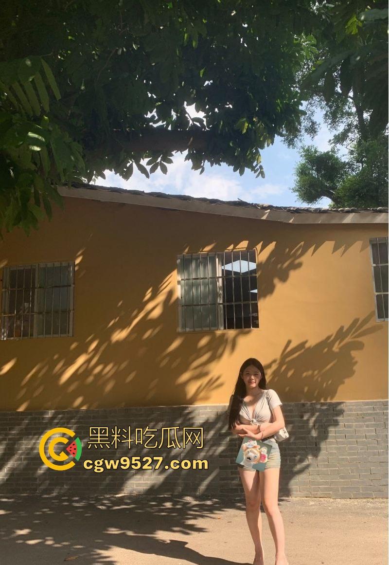 顶级身材学生妹和男友做爱曝光，反差婊被男友玩弄插逼，后入猛操翘臀骚穴，无套内射爽到起飞！-12