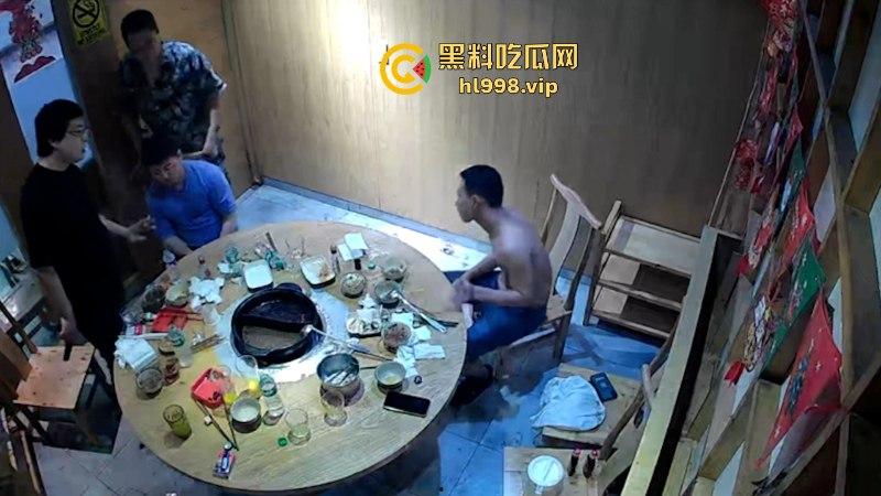 话不投机掏枪就干！吃个饭命没了！华人饭店一中国人被东北男枪杀 监控曝光凶杀现场-2