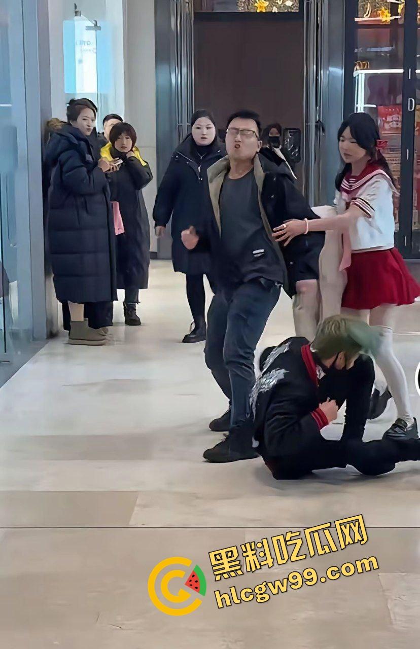 抖音黄毛精神小伙【蔡少】得吃小学未满18JK白丝妹,被女孩父亲撞见暴力殴打!原创独家曝光流出!-8