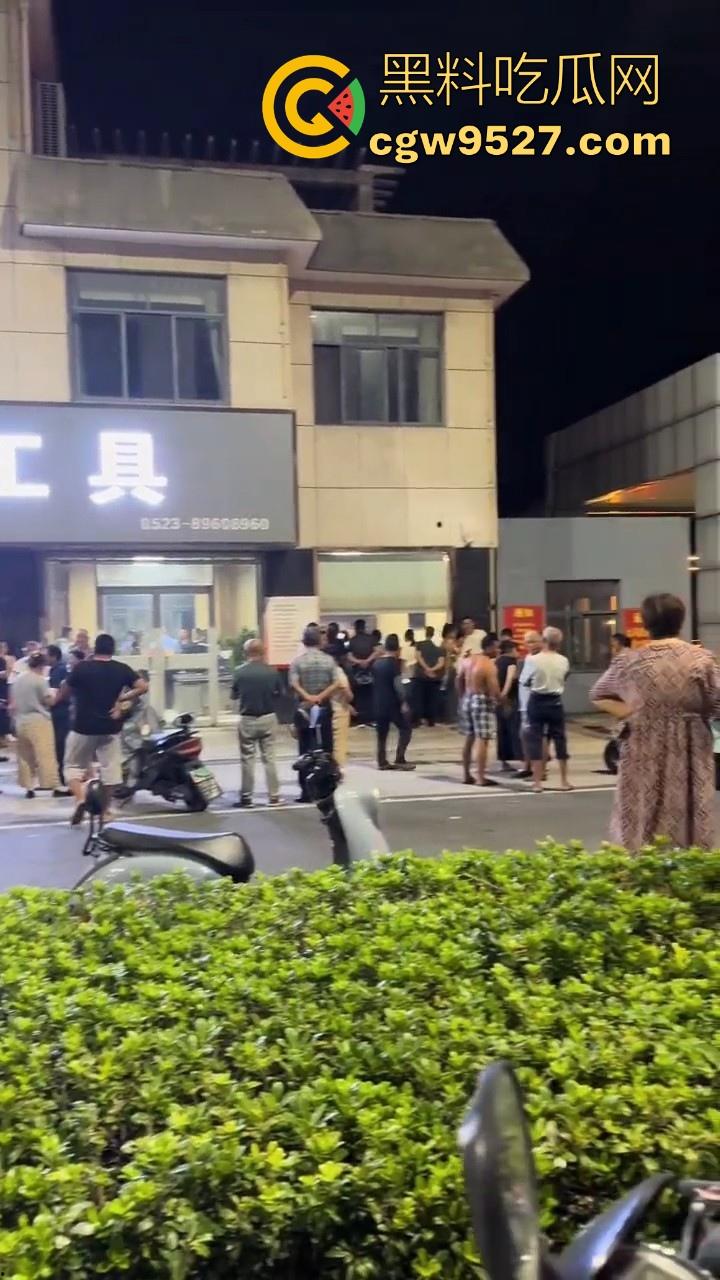 又一资金盘爆雷!江苏泰州冯苏鹰老板,骗走了几百个老年人一辈子的养老钱,最嘲讽的是旁边就是市场监管局!-7