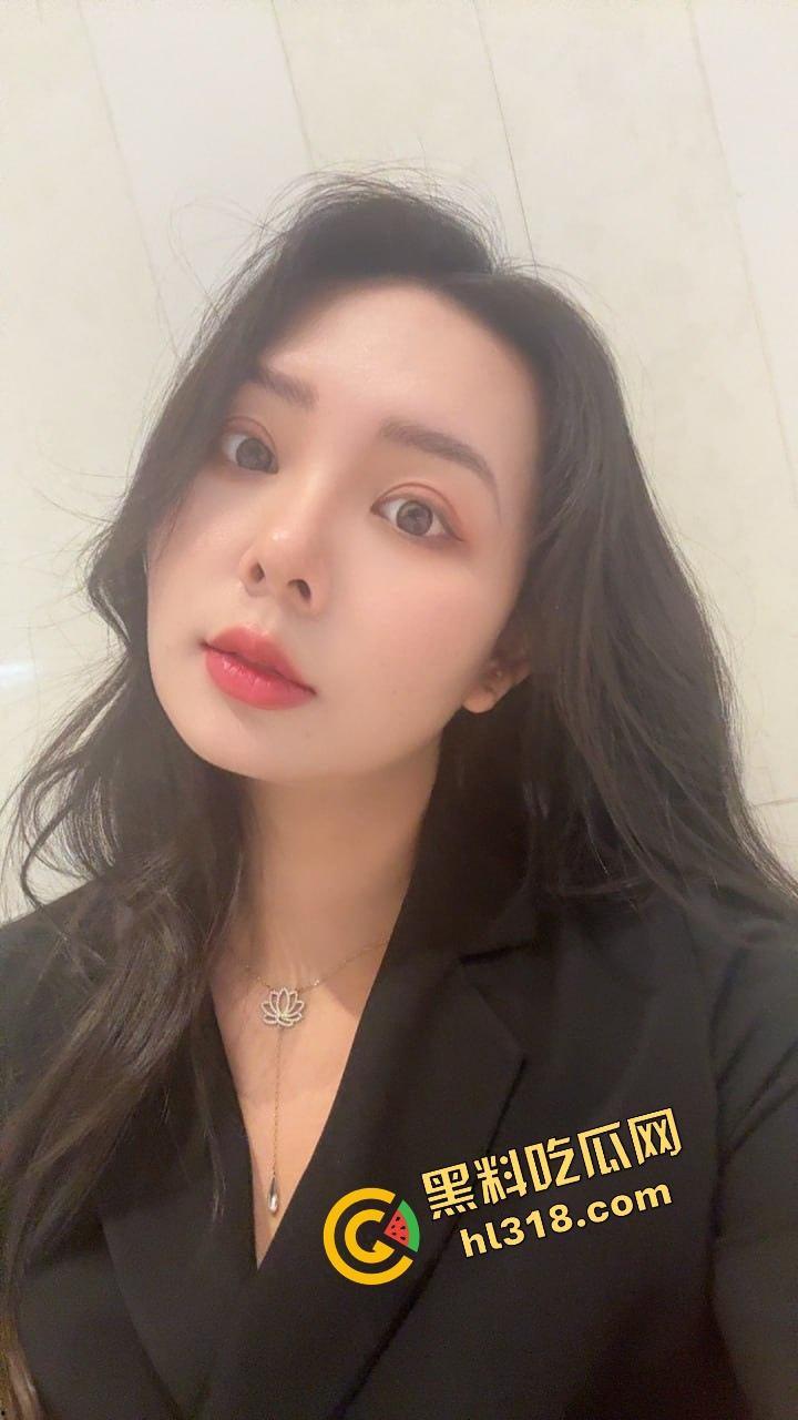 健身房辣妹不只练身材跟举铁，晚上约着私教玩3P车轮大战，被两位大肌霸猛男前后夹攻轮番爆操！-3