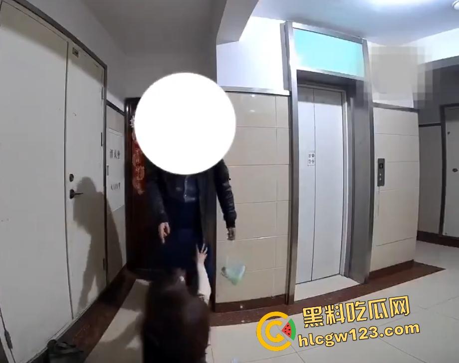 沈阳“窝瓜国王”家暴抖音【沉睡的猫.,】，女子下跪求饶仍被拳打脚踢，打完还被出轨抑郁导致流产！-8