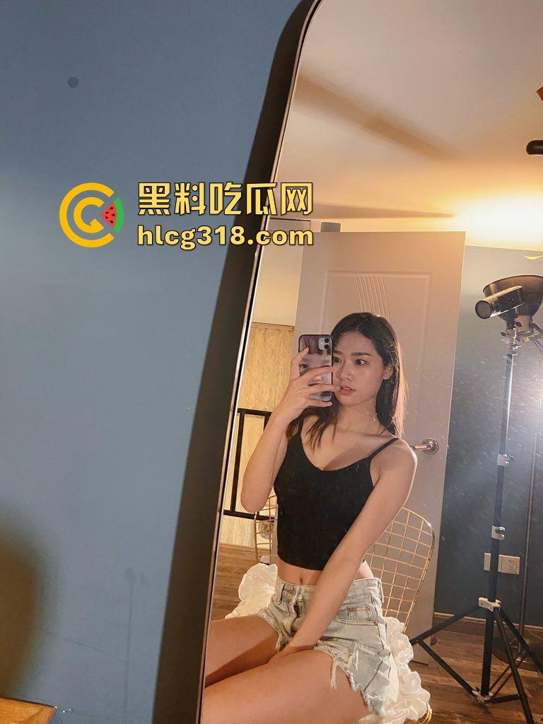 骚货接电话也不忘被插!大鸡巴干到子宫口她都还能跟婚庆公司讲价,这专业素质我服了!-2