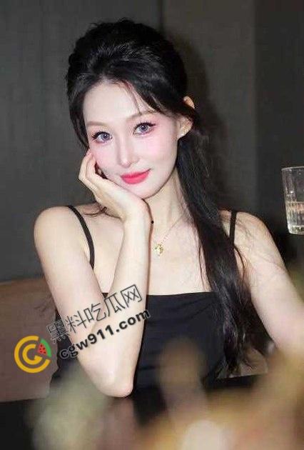 惊艳剃毛视频：翘臀露穴，淫水涌动，托尼老师技艺惊人，女友浪叫迷人，堪称极致春宫现场-1