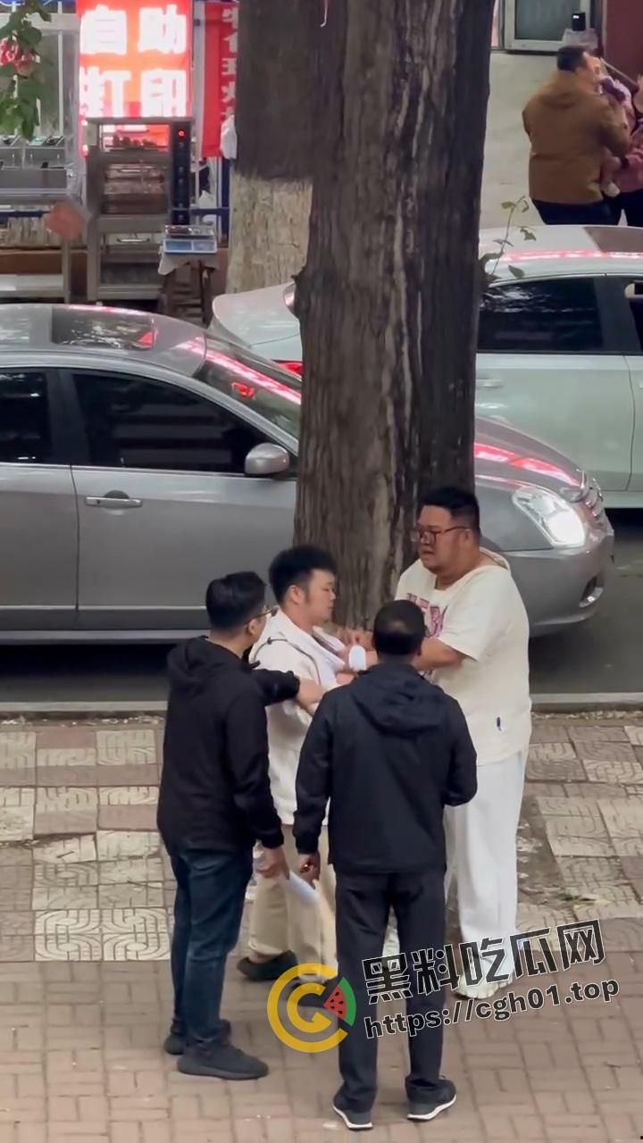 胖熊男孩捉奸现场！母熊胖0发泼打滚要出轨男友给说法  屁眼怪都这么搞笑吗-2