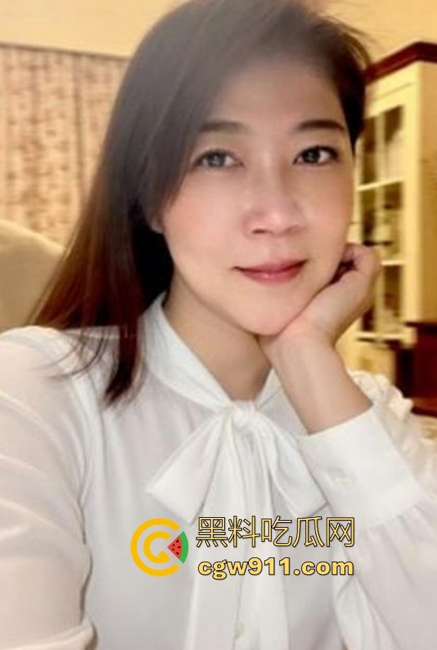 语音通话指导我操老妈,一边听着,一边指挥,骂老妈是骚逼,刺激到下边湿的一塌糊涂!-3