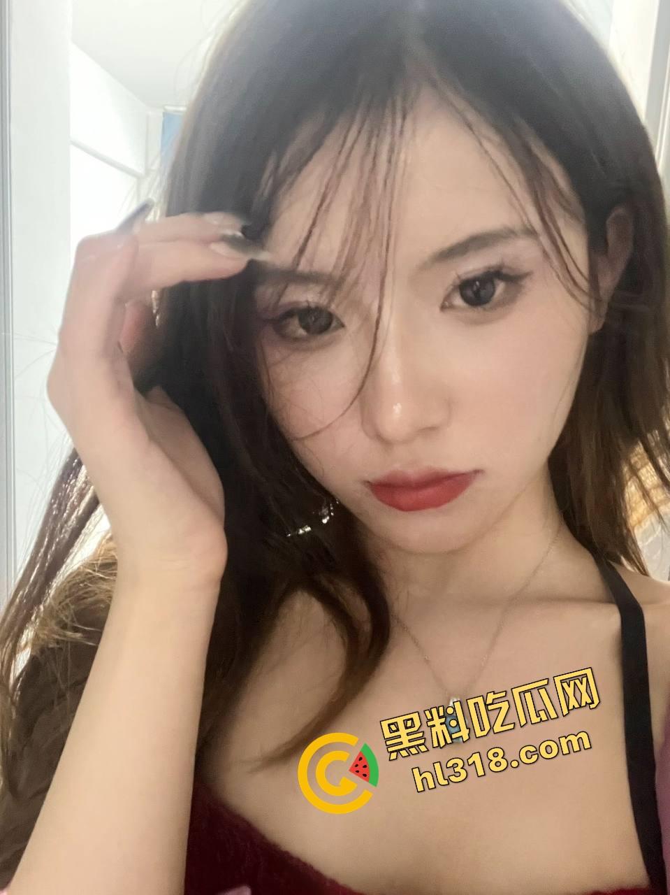 00后小情侣KTV开整，边唱歌边啪啪，操完还把内衣留包厢，雁过拔毛人过留情物！-2