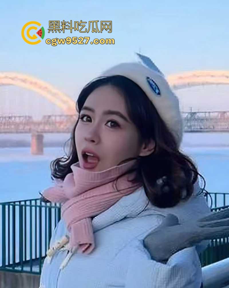 极品情侣泄密！清纯少女【杨淑珍】遇人不淑，性爱视频被前男友流出，极品身材一览无遗，性瘾超大超级反差！-1