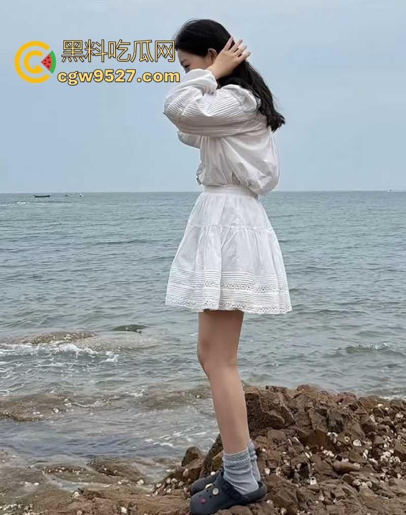 极品情侣泄密！清纯少女【杨淑珍】遇人不淑，性爱视频被前男友流出，极品身材一览无遗，性瘾超大超级反差！-6