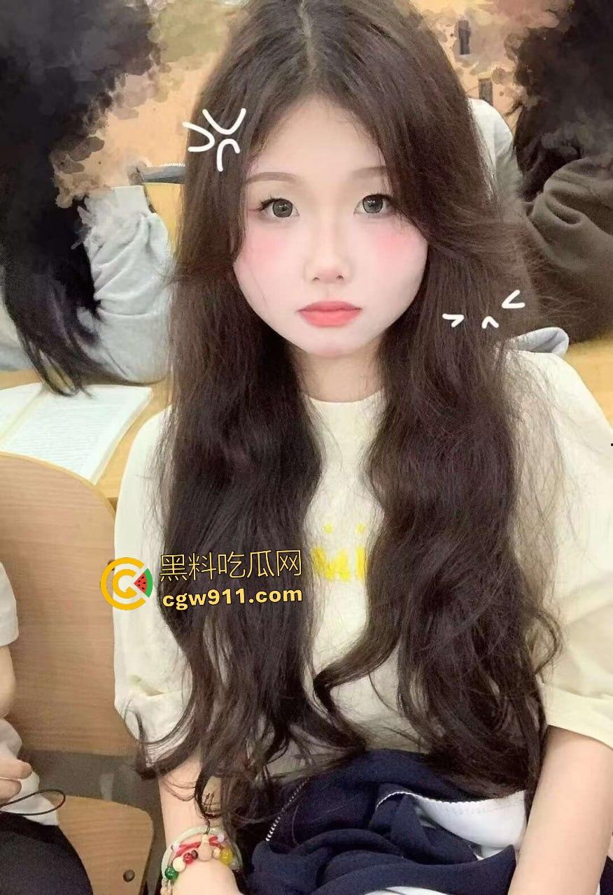 极品女大学生被男友操到叫爸爸，笔写“母狗性奴”污词满身，骚逼喷汁如泉反差婊甘做肉便器！-1