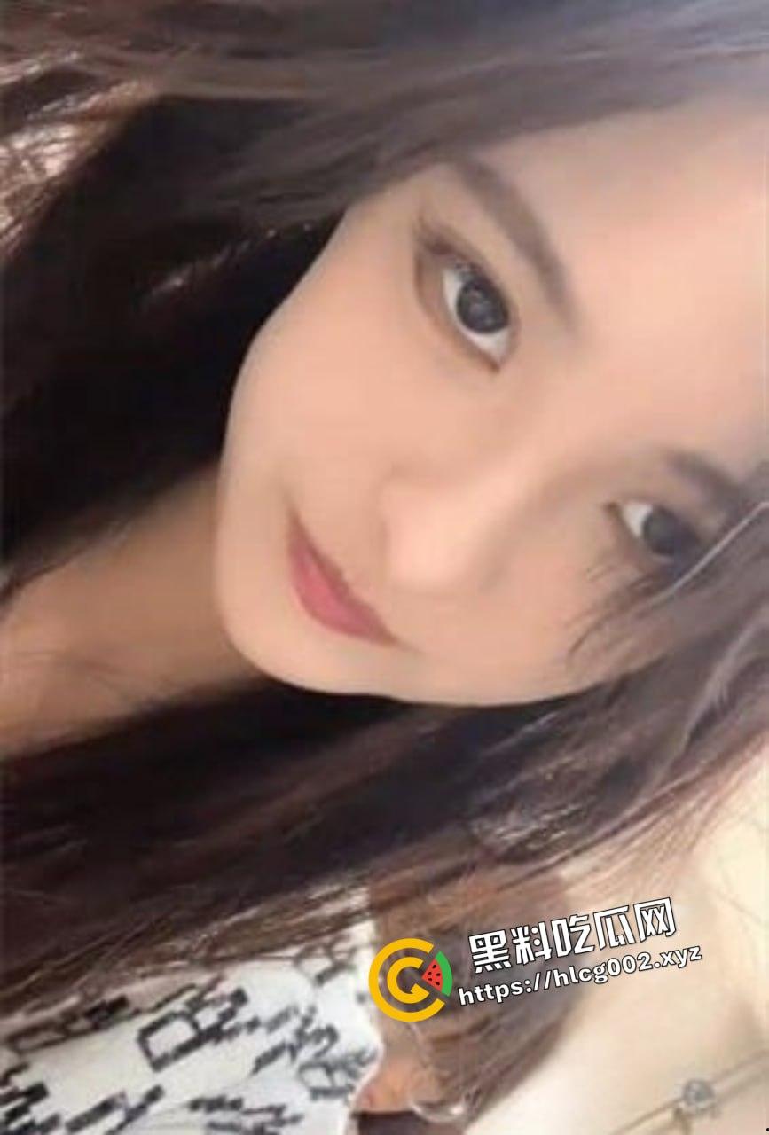 西南大学极品校花『穆诗蔓』反差婊私生活曝光！美腿丝袜诱惑！被金主各种开发调教！-3