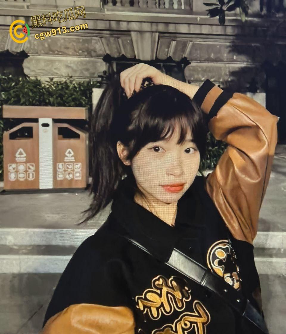 江苏理工大学校花【小蛋挞】 ，被学校富二代包养，穿各种开档黑丝后入挨操，露脸舔屌超反差！-1