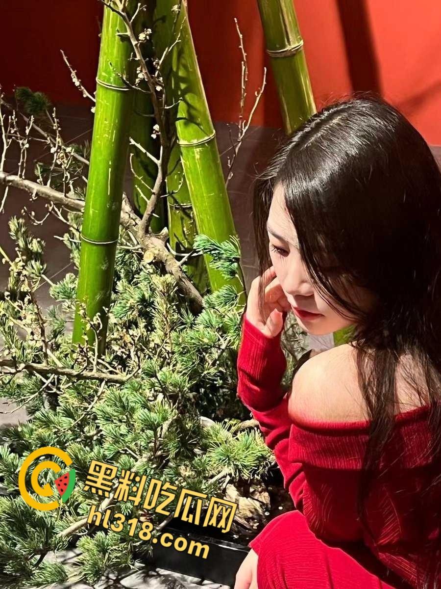 湖北师范大学【曾晓婷】，模样清纯得像个邻家妹妹，但骨子里骚得要命，被22厘米巨物捣得乱颤 !-4