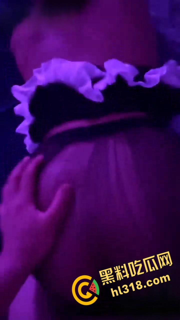 湖北师范大学【曾晓婷】,模样清纯得像个邻家妹妹,但骨子里骚得要命,被22厘米巨物捣得乱颤 !-8