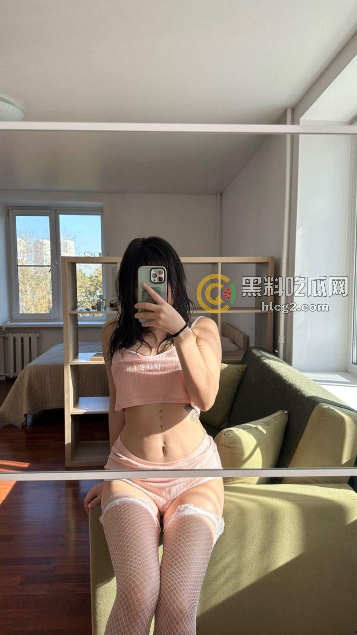 顶级颜值反差婊「皮利珊」私拍泄密，火辣自拍生活照被摄影师曝光！-10