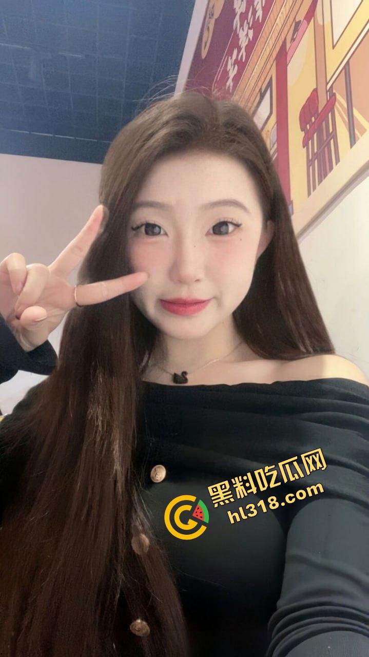 姐姐骚得没底线，奶子给弟弟当奶嘴，小嫩弟被撩成狗,小马硬拉大车激情拉满！-7