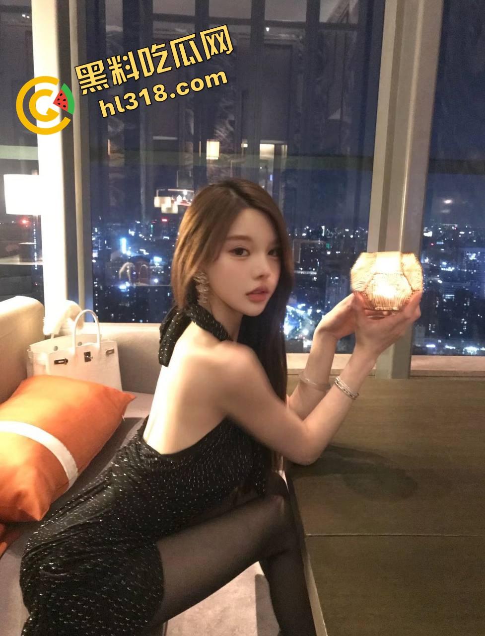 周末约炮骚逼当场被干爽,一边被爆插一边给舔狗打电话,电话偷情直播呻吟,绿帽舔狗听得直喘!-3