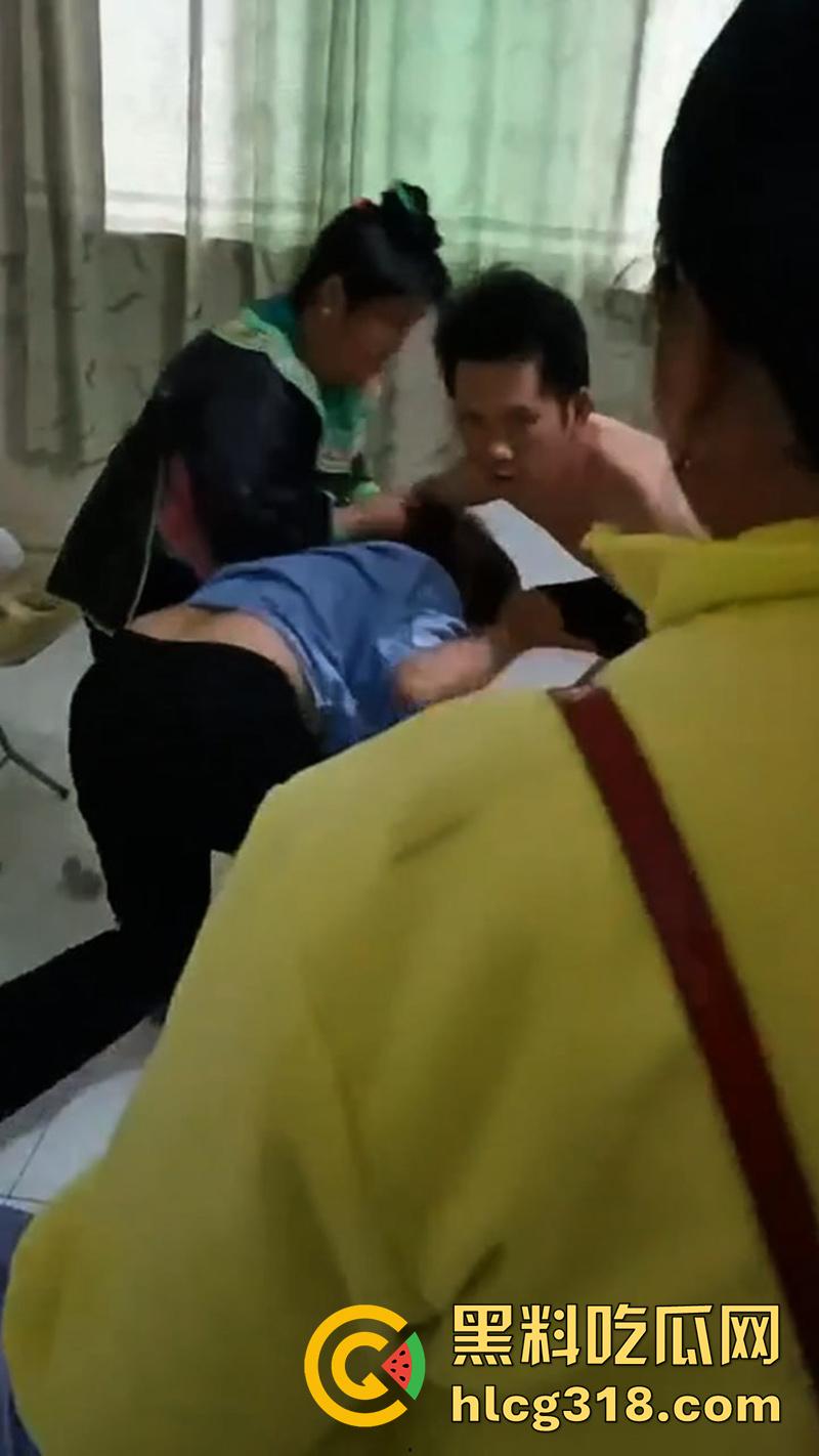 肥猪妻子带人捉奸,老公竟出轨同村骚妇,趁老公外出打工睡遍全村,果然玩的就是个骚劲啊!-1