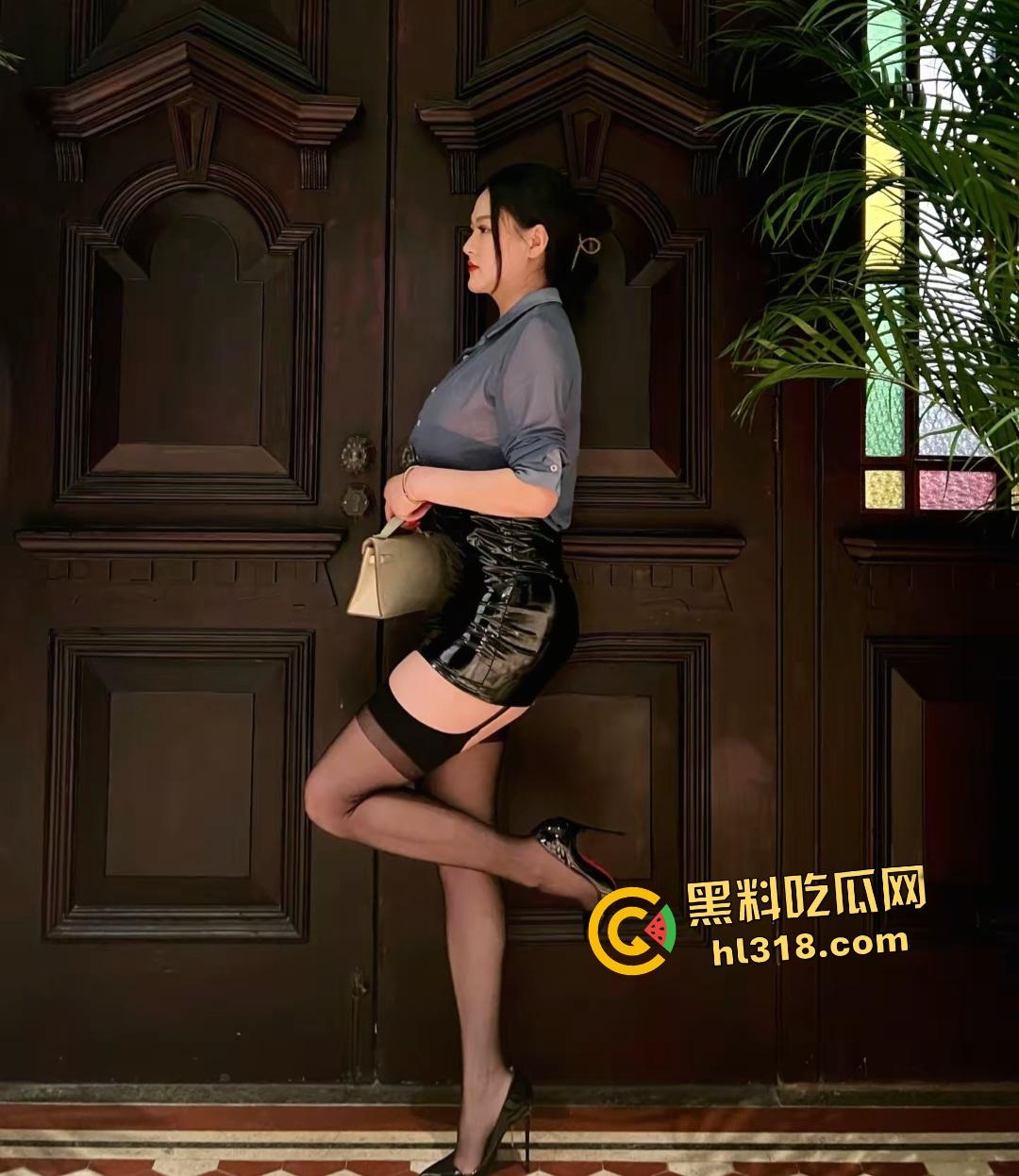 抖音网红【王千惠】惊爆榜一定制福利!美乳肥臀骚气溢出屏幕,奶子比头还大!-2