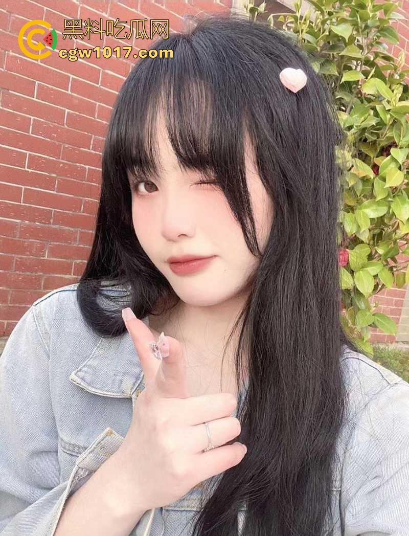 长沙职业学院反差少女【吴美莲】不雅视频流出，发裸照到处撩骚，戴肛塞假尾撅臀狗爬，玩气囊扩阴穴肉外翻！-1