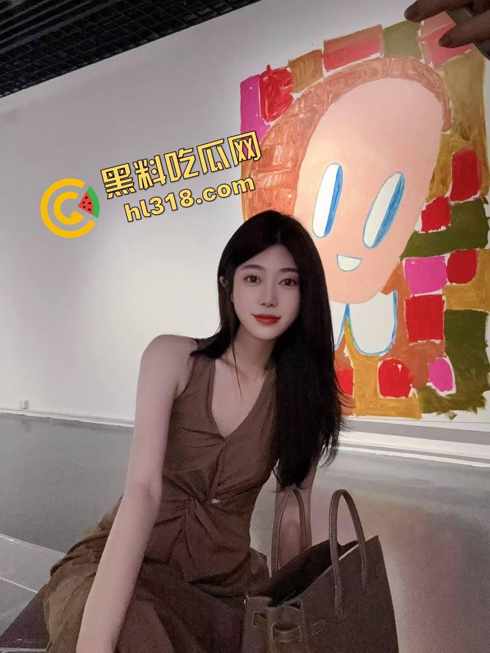 广东人妻疯起来连鸡都怕，酒吧养鱼勾小哥哥撸到崩溃，家里逼老公演禽兽，回家还让老公强奸她！-1