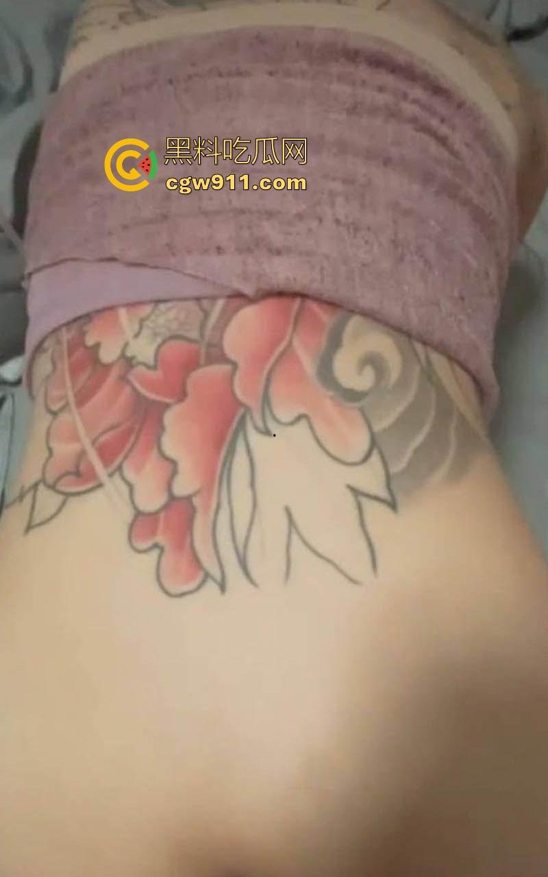 河南技术职业学院极品小妹【张慧慧】私密视频流出，纹身骚货被小伙狂操，乳浪翻飞淫水直喷，反差太刺激！-6