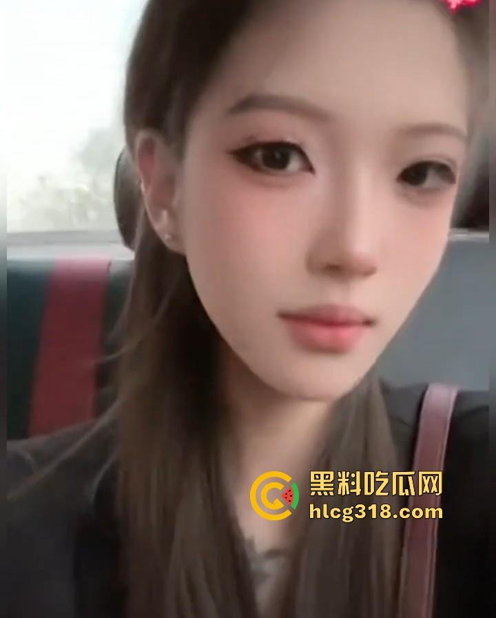 江西鄱阳清纯萝莉【刘颖】和金主裸聊及性爱视频曝光！完美炮架，粉穴无套后入爆操！-3