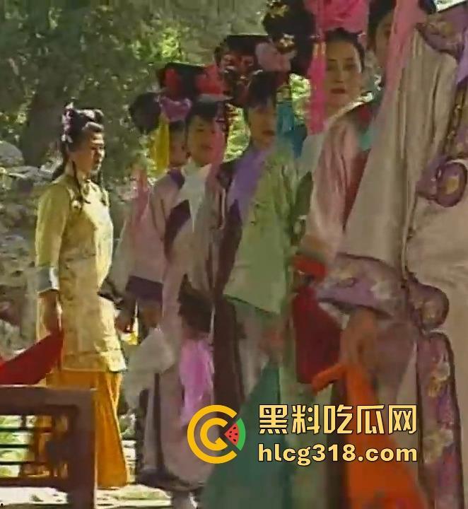 国产电视剧【宰相刘罗锅】秀女入宫露点摸奶片段曝光！以前电视剧这么敢拍，为什么现在不给拍呢！-4