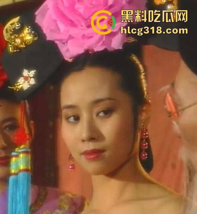 国产电视剧【宰相刘罗锅】秀女入宫露点摸奶片段曝光！以前电视剧这么敢拍，为什么现在不给拍呢！-8