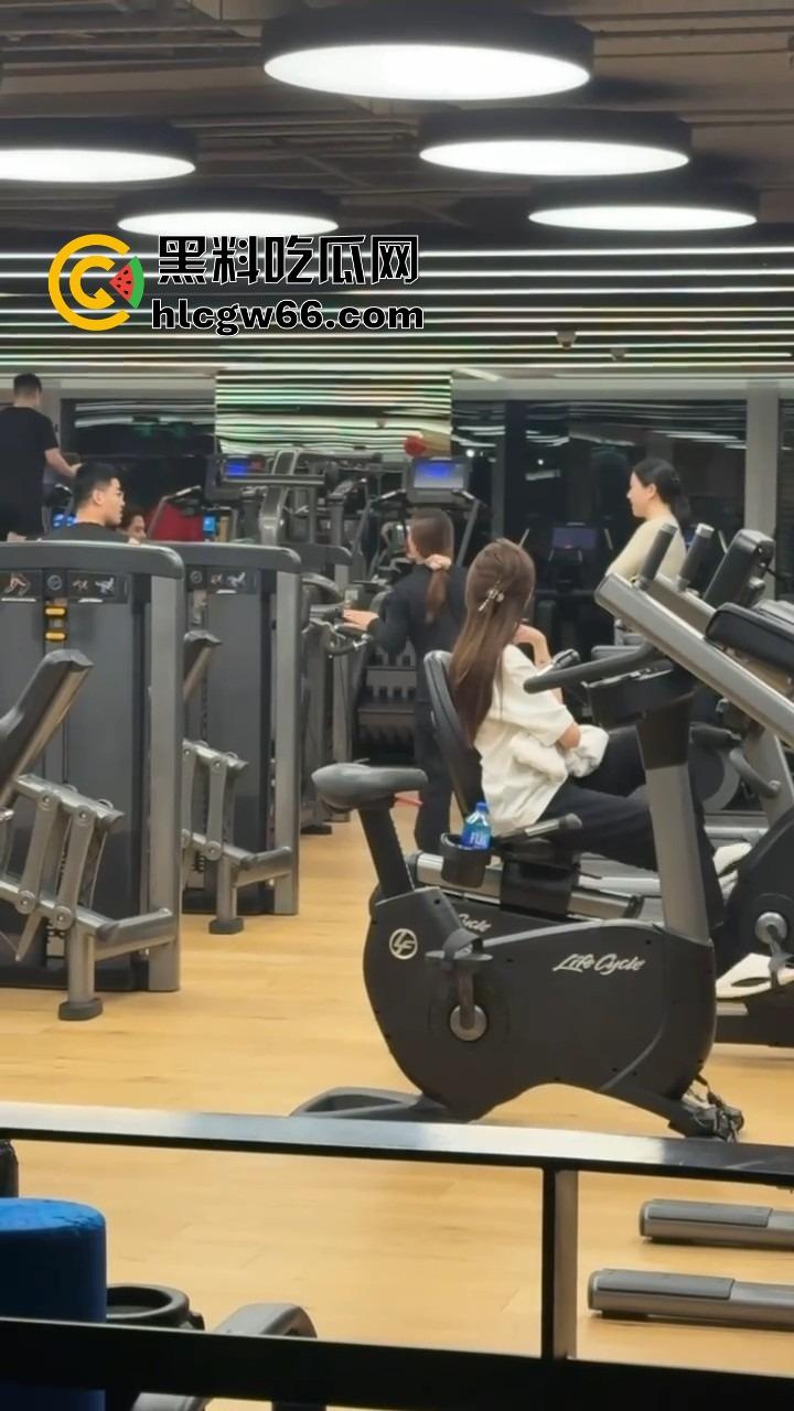 成都小仙女健身房被基佬狂骂，母0攻击性拉满，气得要报警，炸裂的一批！-10