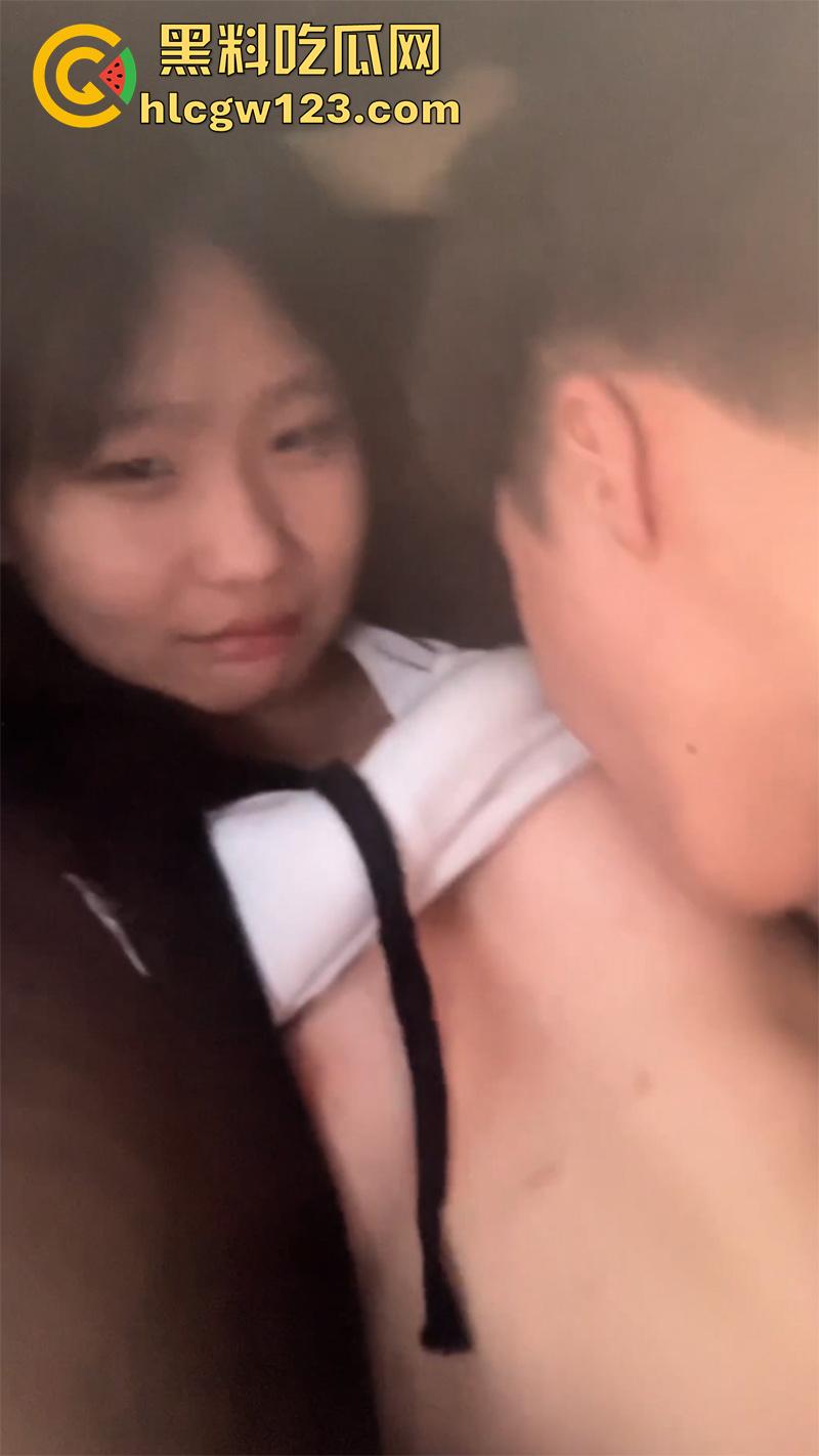 无毛白虎韩国清纯少女，和金主爸爸车震自拍，翘奶饱满三点粉嫩，激情口交被操到淫叫不断！-4