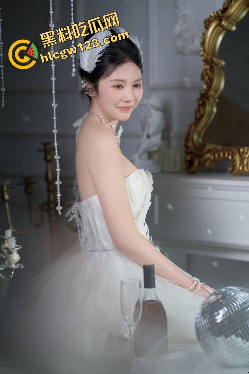 深圳『戴安琦』疯狂星期四不吃炸鸡只想炸奶，大奶子摇到床塌，操逼操到满床都是水，这才是快乐源泉！-4