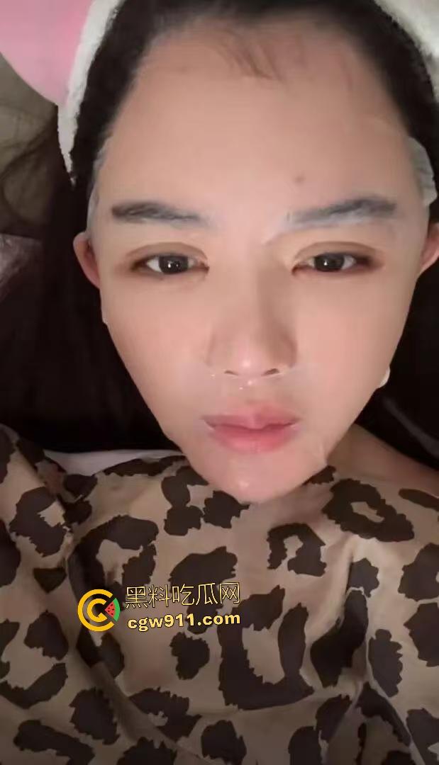 抖音四婚骚母狗【韩安冉】，约炮榜一大哥酒店狂欢，巨乳肥臀跪舔粗鸡巴，离婚四次不是没原因！-2