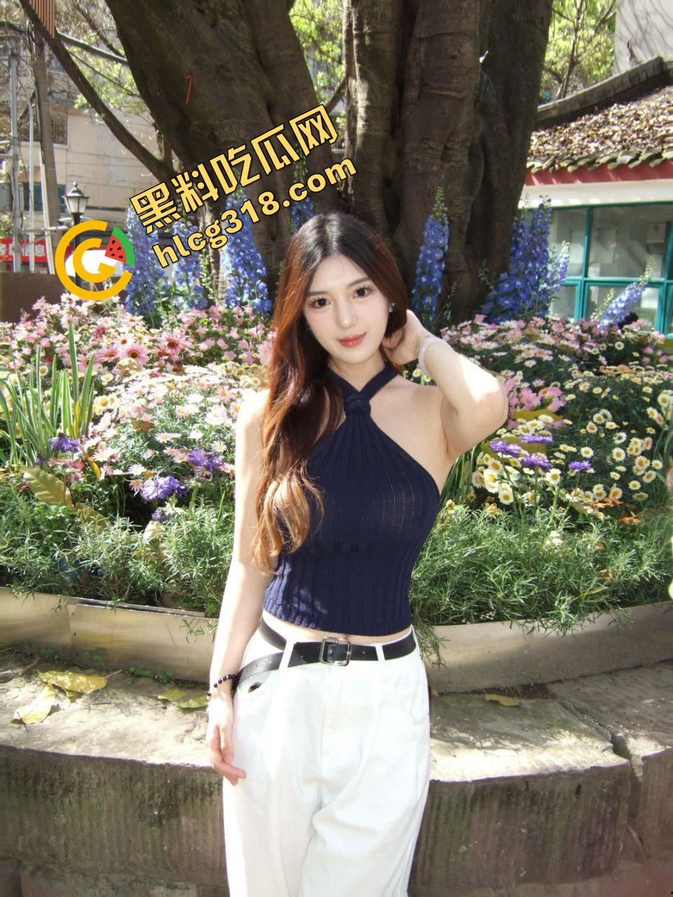 酒吧男厕野战偷拍流出，音乐声都盖不住骚货浪叫，男的一边拍一边干，门外敲门她越叫越浪！-1