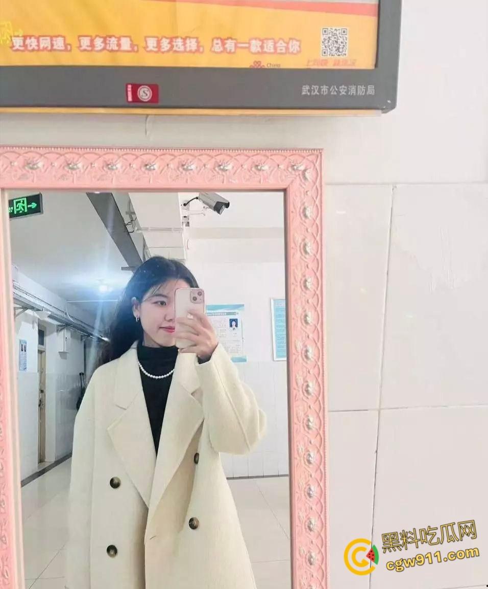 华中科技大学【刘婷婷】，为了缓解学习压力约炮体育生，SM捆绑调教口交，清纯嫩妹也有受虐发骚的一面 ！-3