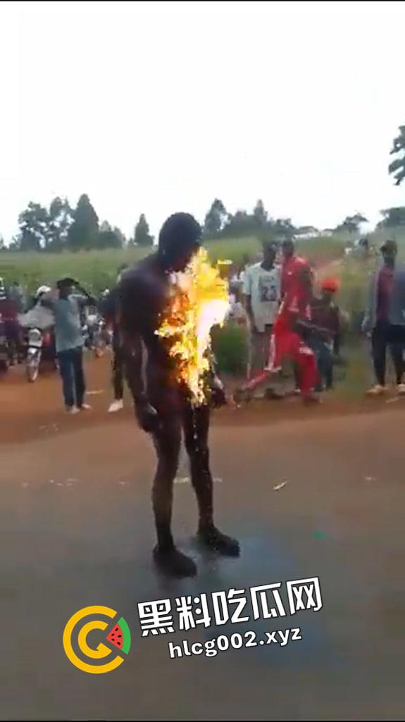 尼哥就是狠!南非尼哥虐待小孩 被抓到后活活烧死 惨不忍睹-2