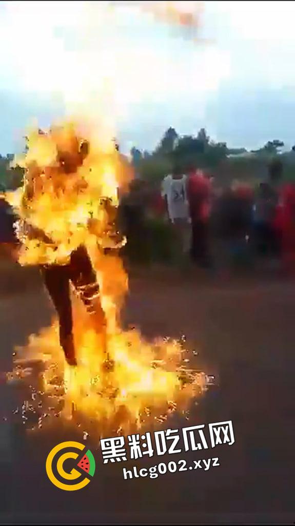 尼哥就是狠!南非尼哥虐待小孩 被抓到后活活烧死 惨不忍睹-3