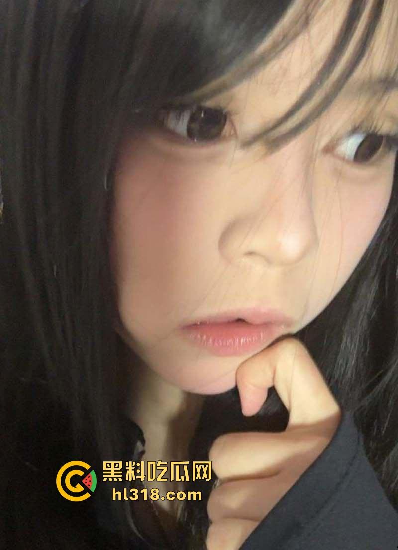 湖南职业学院学生妹【林妙妙】 清纯反差，翘臀曲线诱人，粉嫩乳尖娇俏挺立，自慰视频曝光流出！-1