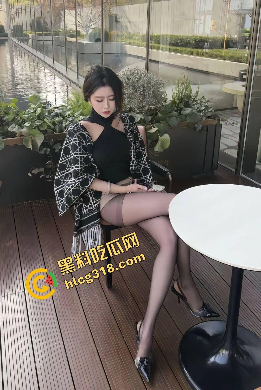 徐州鸡巴术惊呆全网，12cm鸡巴带上战神套套直接变20cm，黑丝母狗被操得喷水求饶！-1