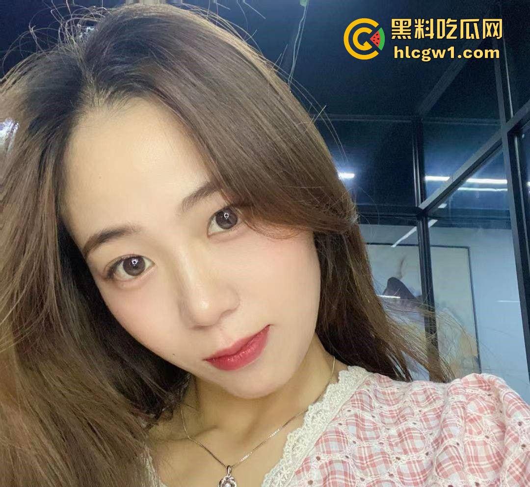 风骚少妇『孙颖怡』被爆浪逼舔蛋贼销魂！老公常年出差，她寂寞得被瓜友拿下，舔鸡老狗卖力被操到天亮！-1