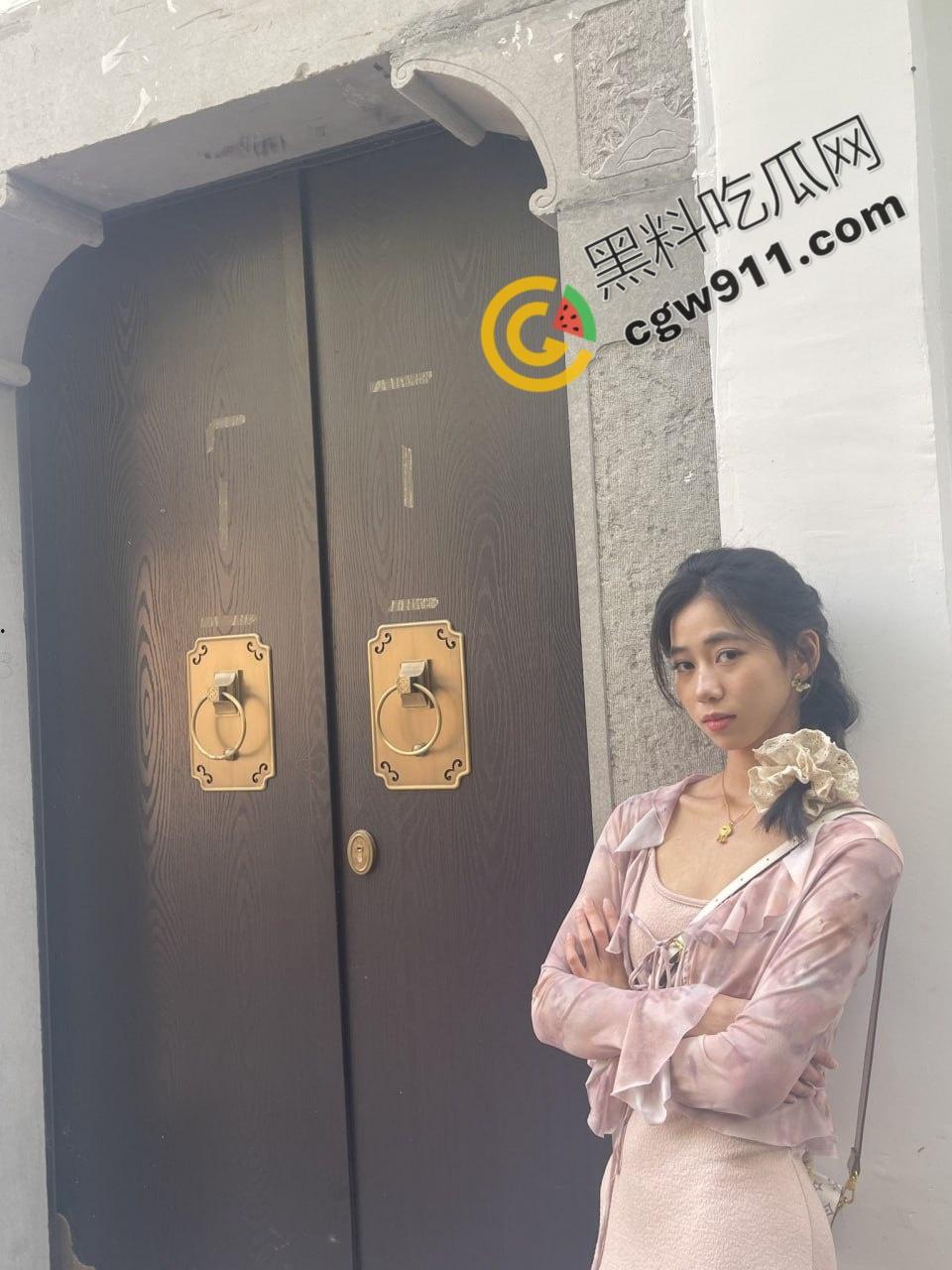 上海戏剧学院03级体育生【黄阡阡】被金主包养，美乳丰硕，嫩穴湿滑，一字马，全裸倒立，性感姿势巅峰刺激！-11